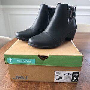 JBU by Jambu - Giselle - New With Box